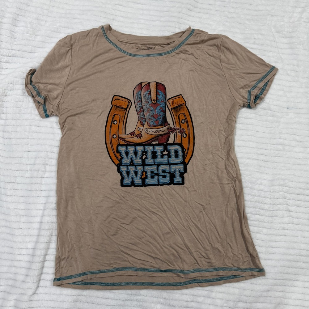 American Bling Womens Wild West Graphic T-Shirt Tan Cowboy Boots Horseshoe Med